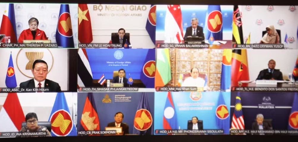 ASEAN foreign ministers convene their second special meeting in an online format on April 13. (Photo released by VNA)