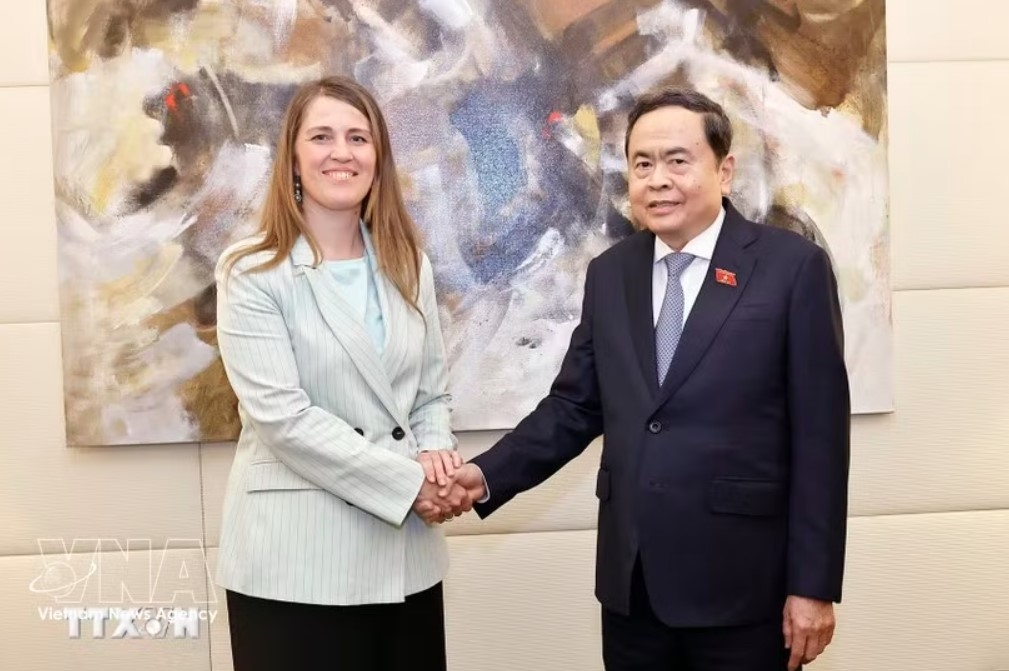 National Assembly Chairman Tran Thanh Man meets Chairwoman of the Italy – Vietnam Parliamentary Friendship Group Chiara Gribaudo. (Photo: VNA)