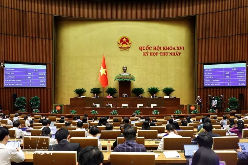 The National Assembly of Vietnam on April 24 adopts three key resolutions outlining the country’s socio-economic, financial and public investment strategies for the 2026–2030 period. (Photo: VNA)