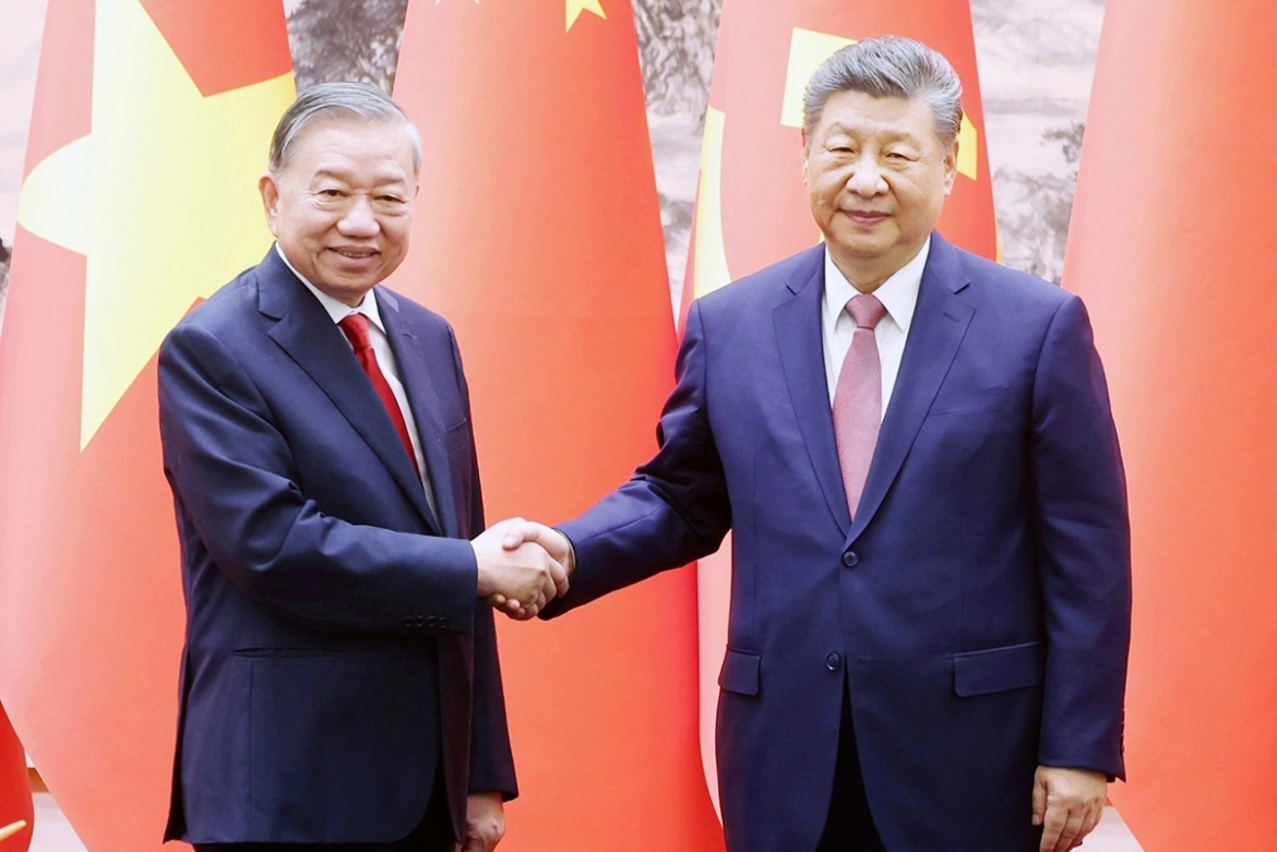 Vietnamese Party General Secretary and President To Lam (L) and Chinese Party General Secretary and President Xi Jinping in Beijing on April 15. (Photo: VNA)