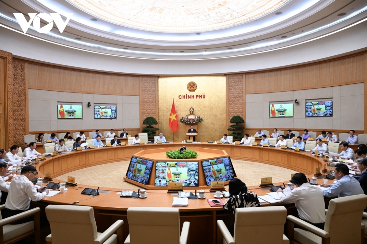 A panoramic view of the monthly Government meeting for March in Hanoi on April 4