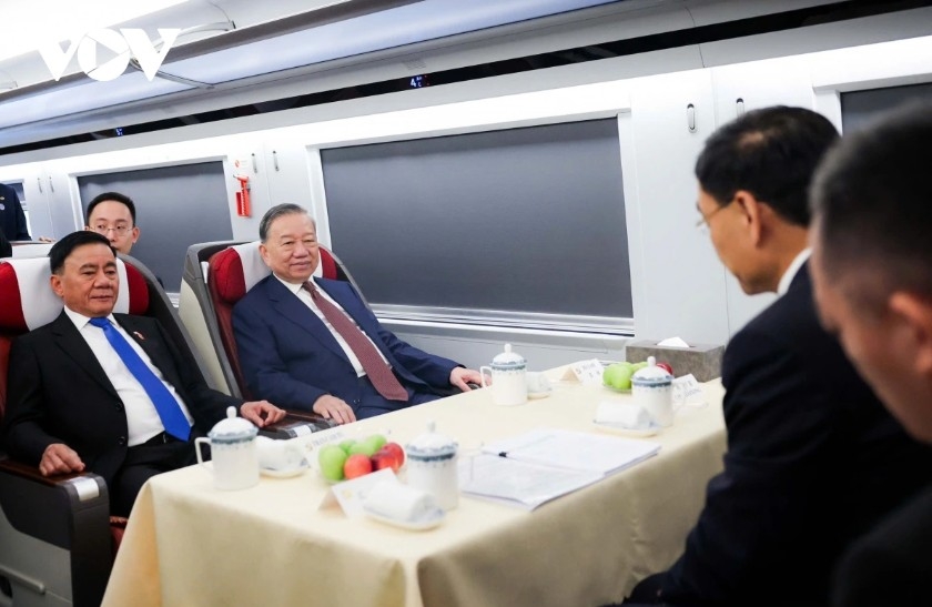 As of early 2026, China’s operating railway network totals 165,000 km