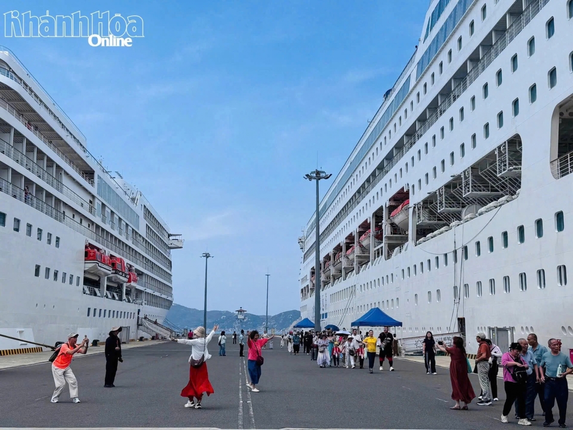 Cam Ranh International Port receives two international cruise ships on April 28. (Photo: baokhanhhoa.vn)