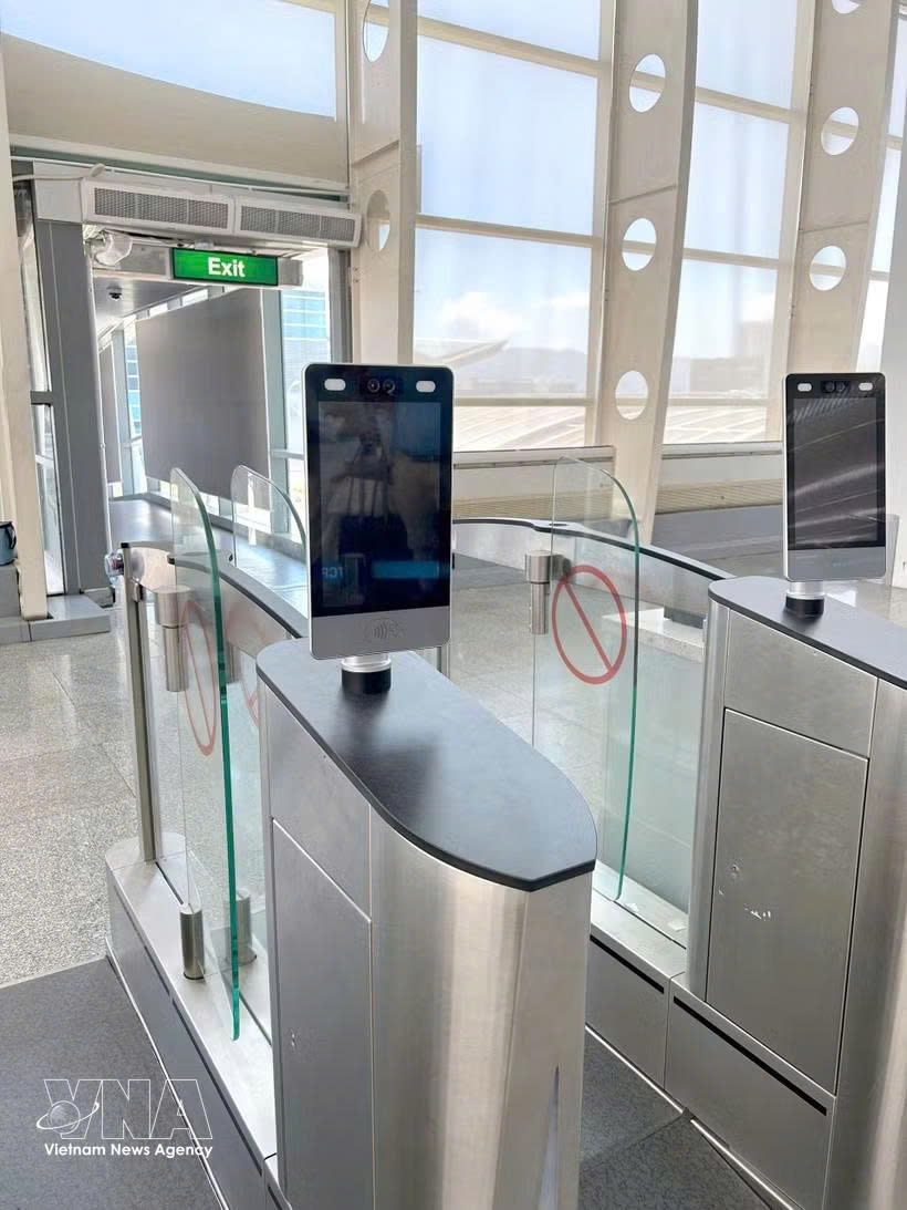 A facial recognition system introduced at Da Nang International Airport enables passengers to complete check-in procedures without presenting documents. (Photo: VNA)