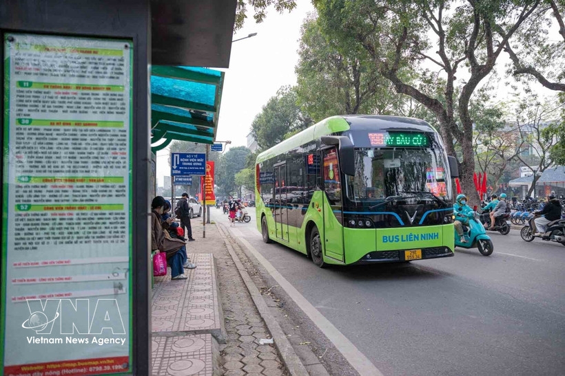 Hanoi rolls out 10 electric bus routes from April 1.