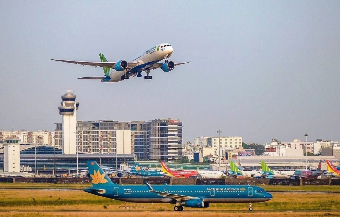 Tan Son Nhat Airport will raise flight slot limit to ease holiday congestion