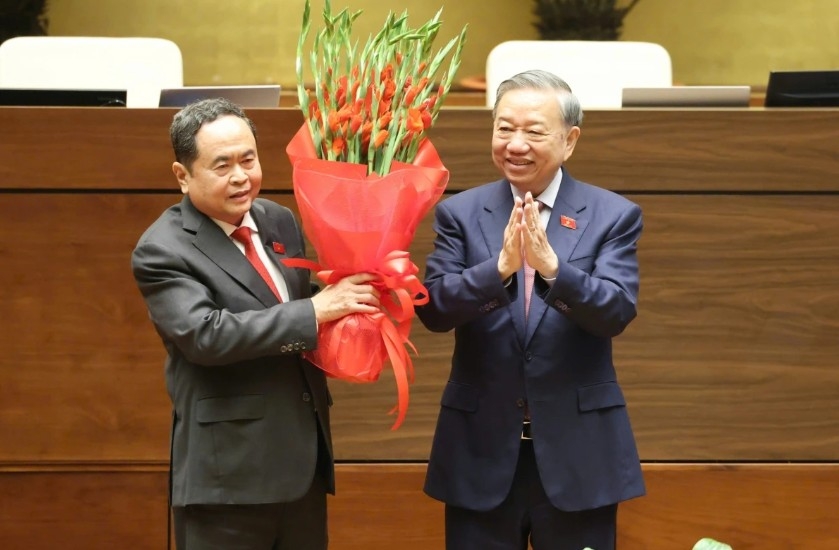 General Secretary To Lam presents flowers to congratulate National Assembly Chairman Tran Thanh Man