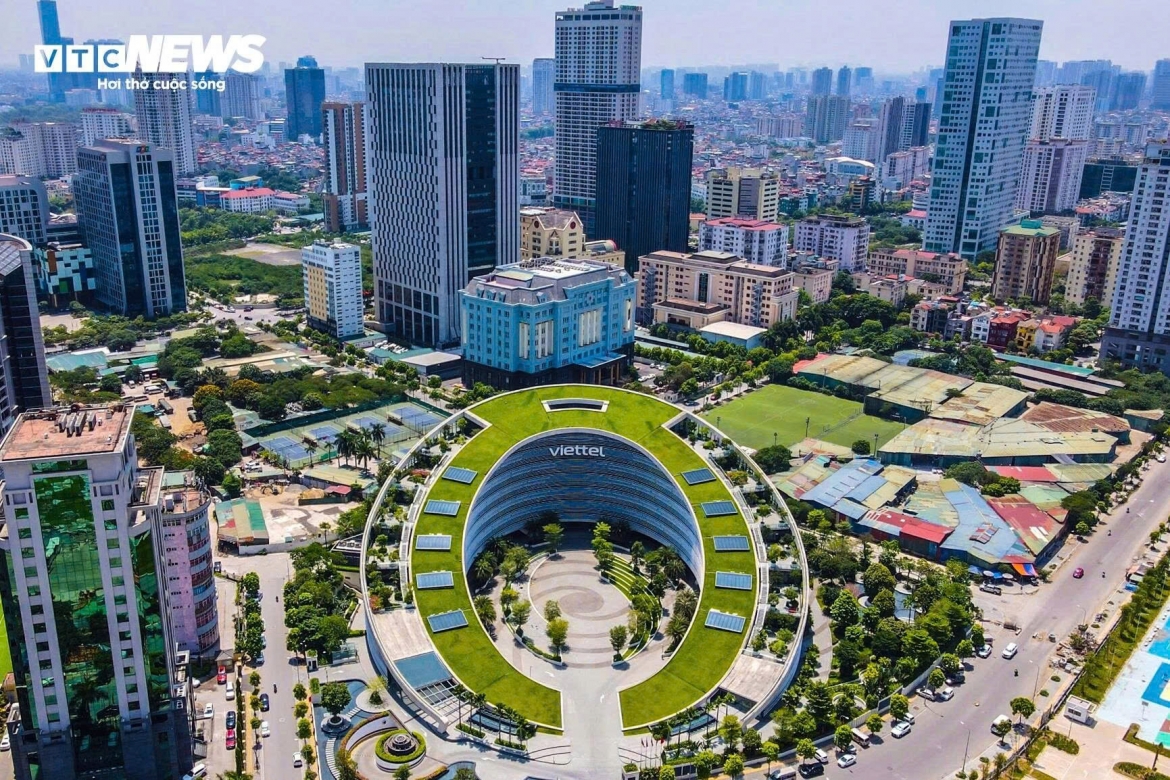 High-rise buildings are taking shape in Hanoi, the capital of Vietnam. (Photo: VTC)