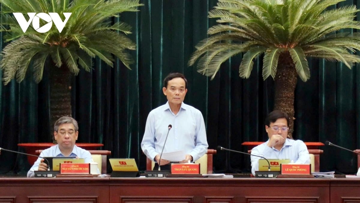 Ho Chi Minh City Party Committee Secretary Tran Luu Quang speaks at the meeting