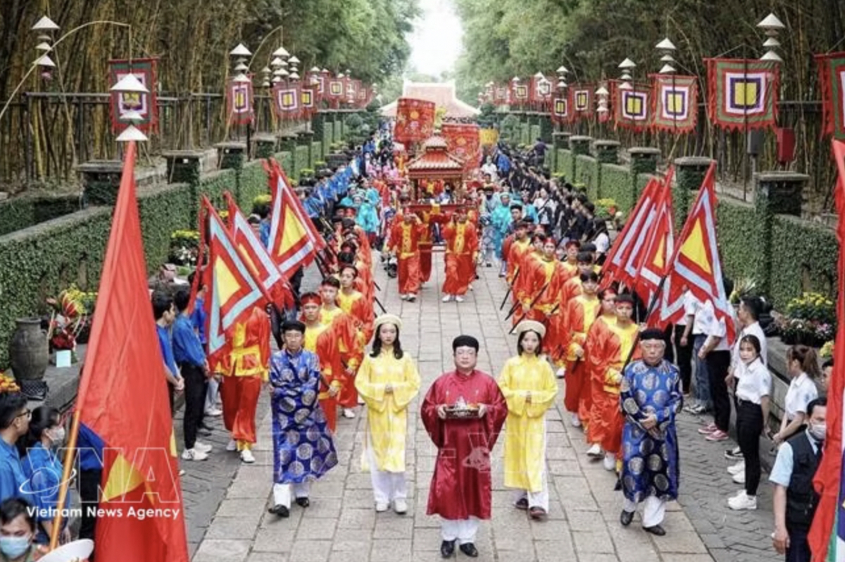 A ritual involving a procession and offering of sticky rice cakes to the Hung Kings at the Hung Kings Temple Festival in Phu Tho province