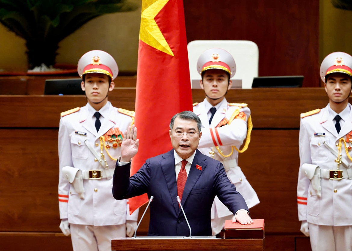 Le Minh Hung, newly elected Prime Minister of Vietnam, takes the oath of office 