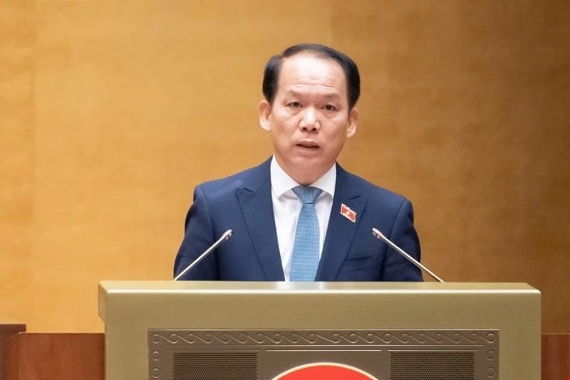 Minister of Justice Hoang Thanh Tung presents proposals for the draft laws at the ongoing session of the 16th National Assembly in Hanoi on April 9