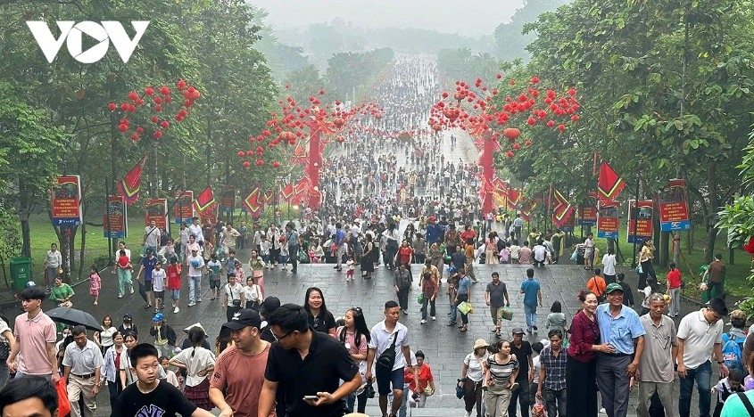 More than 60,000 visitors travel to Phu Tho in the first three days of this year’s festival.