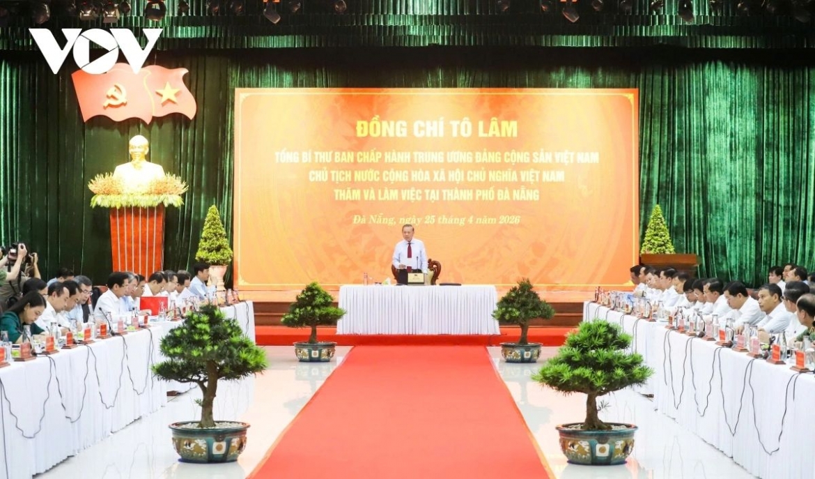 Party General Secretary and President To Lam speaks during a working session with the Da Nang Party Standing Committee on April 25