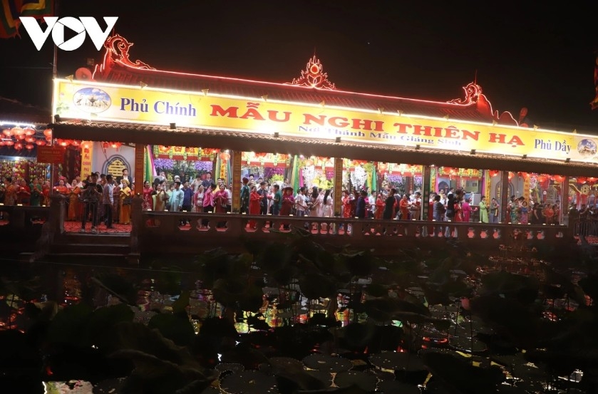 Phu Tien Huong shines brightly at night.