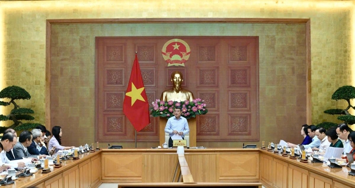 Prime Minister Le Minh Hung chairs a meeting with the Ministry of Culture, Sports and Tourism in Hanoi on April 25