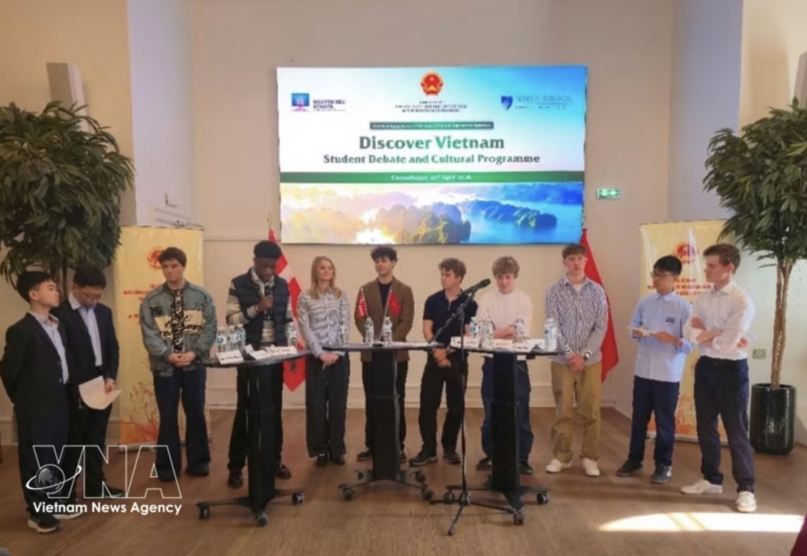 Danish and Vietnamese students debate Vietnam’s green growth future.