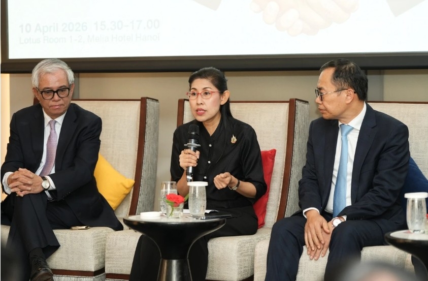 Thai Ambassador to Vietnam Urawadee Sriphiromya (centre) (Photo: C asean Vietnam)