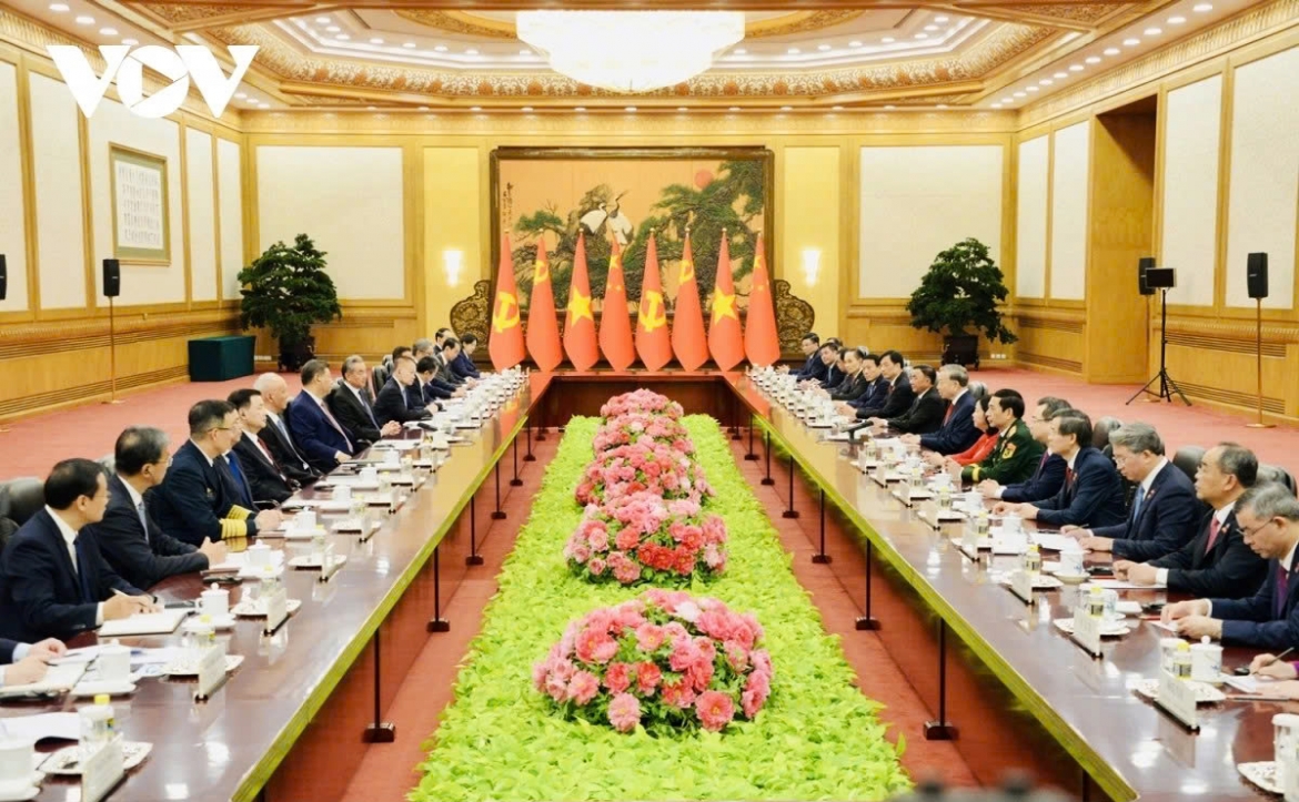Chinese Party General Secretary and President Xi Jinping and Vietnamese Party General Secretary and President To Lam hold talks in Beijing on April 15 following the welcoming ceremony