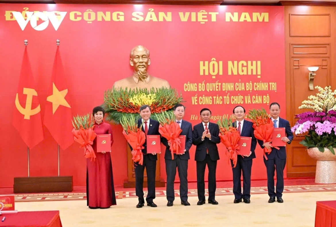 Hanoi conference on April 1 announces Politburo decisions on functions, duties, organisational structure, and leadership appointments for three leading national media agencies and two research institutions transitioning from Government bodies to public service units under the Party Central Committee