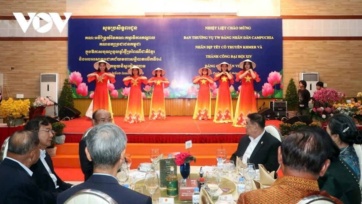 An art perfformance at the gathering