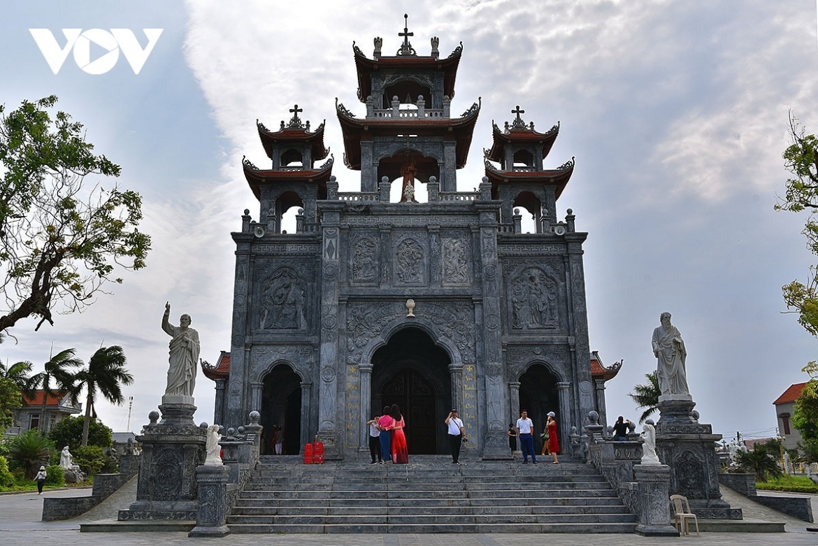 After three reconstructions since the early 20th century, the current church, built of solid stone and ironwood, is inaugurated in December 2022 with contributions from parishioners.