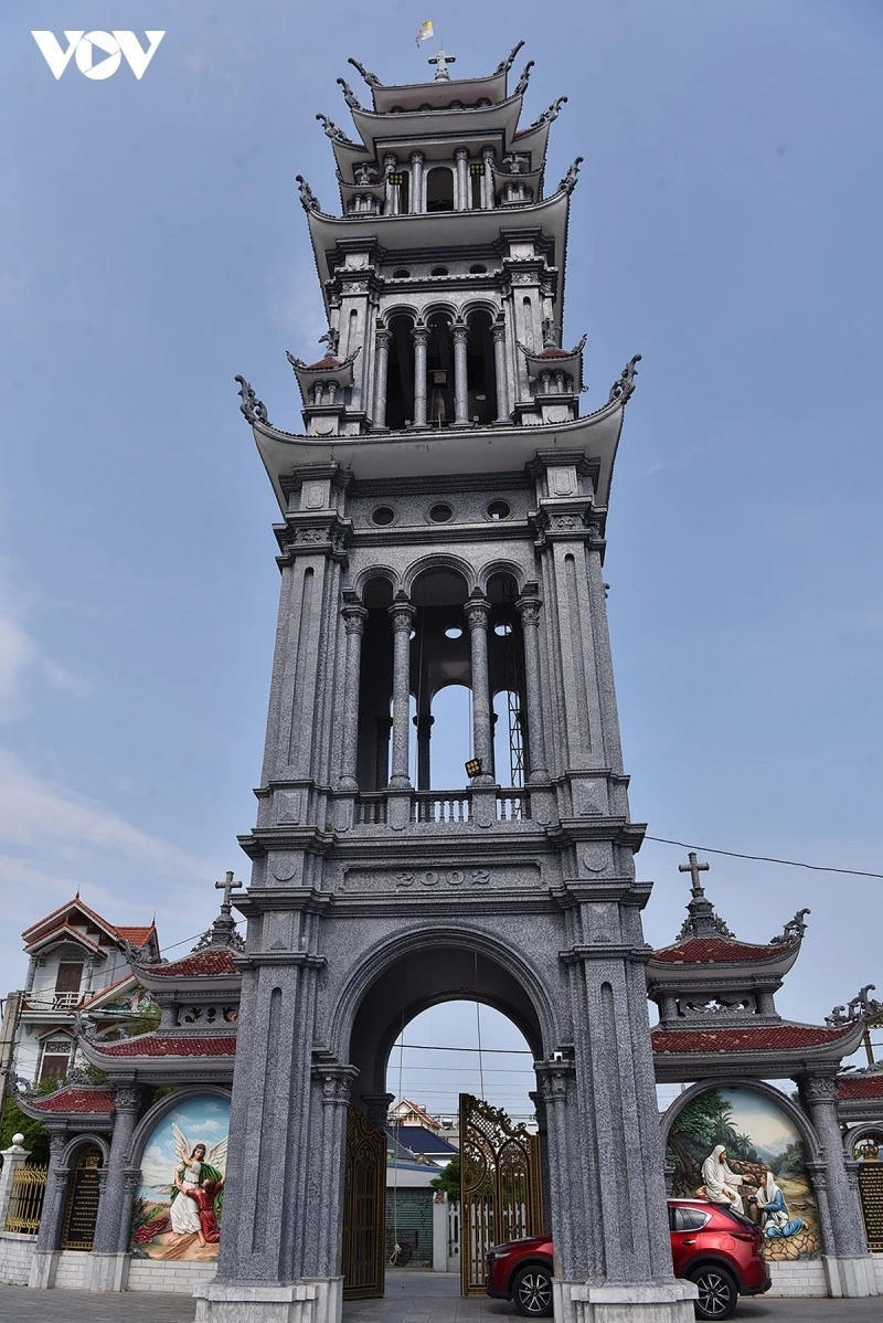 Soaring bell towers and intricate decorative details stand out as defining features, lending the structure a sense of solemnity and graceful elegance.