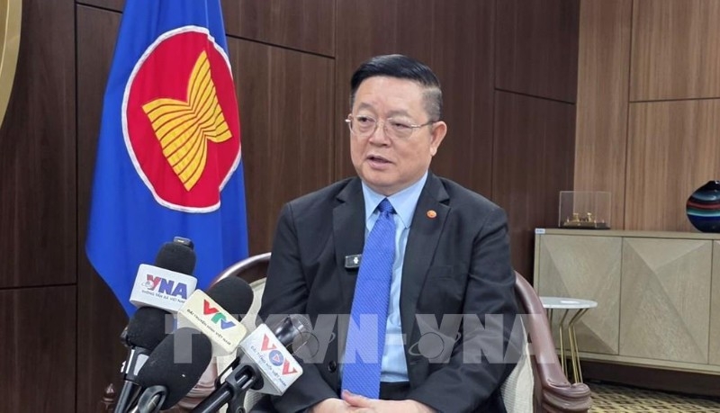 ASEAN Secretary-General Kao Kim Hourn speaks to the press in Jakarta, Indonesia (Photo: VNA)