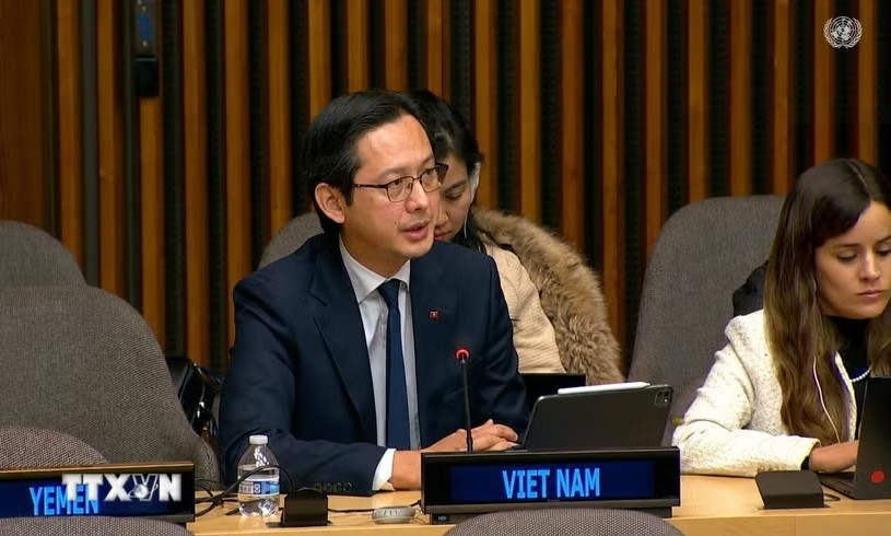 Ambassador Do Hung Viet speaks at the meeting (Photo: VNA)