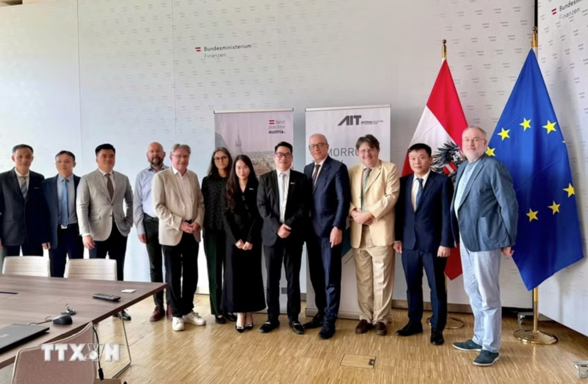 Bilateral meeting between the National Cybersecurity Association and the Austrian Institute of Technology on May 6 (Photo: VNA)