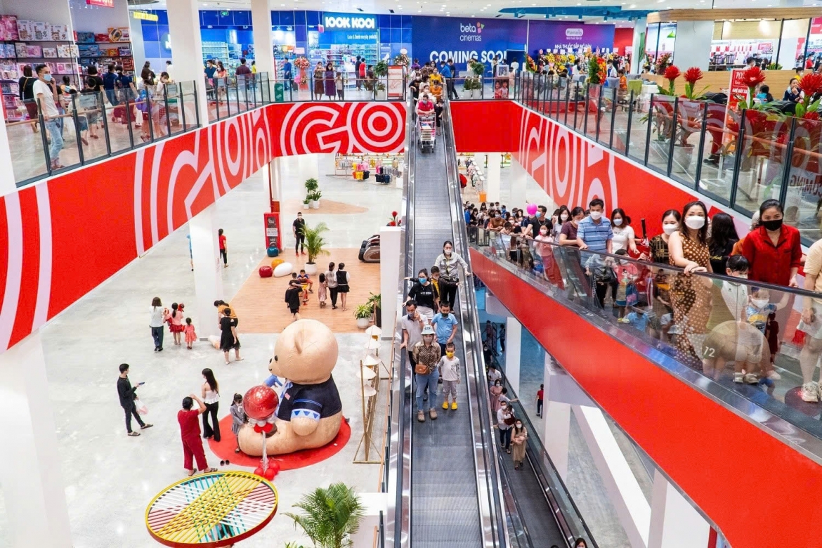 Central Retail currently operates more than 300 malls and stores across 26 provinces and cities under brands including GO!, Tops Market, Lan Chi Mart and Supersports, serving an average of around 500,000 customers daily. (Photo: Central Retail)