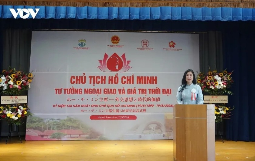 Consul General Trinh Thi Mai Phuong speaks at the event