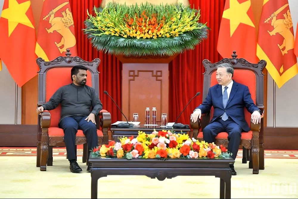 General Secretary of the Communist Party of Vietnam To Lam (R) receives Sri Lankan President Anura Kumara Dissanayake, during the latter's visit to Hanoi in May 2025. (File photo)
