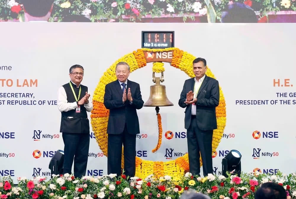 General Secretary of the Communist Party of Vietnam and President of Vietnam To Lam rings opening bell at India’s National Stock Exchange in Mumbai as part of his ongoing state visit to India
