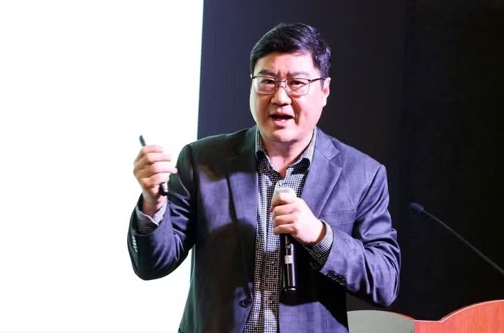 Vice President of the Vietnam Association of Architects and founder of Gallery Architecture &amp; Materials Nguyen Thu Phong speaks at the event. (Photo: tuoitre.vn)