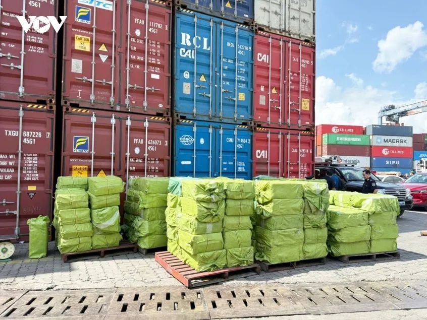 The total value of goods moving through port systems in the HCM City region is estimated at more than US$1 trillion annually, but the majority of financial services associated with these trade flows are still handled overseas, mostly in Singapore and Hong Kong (China).