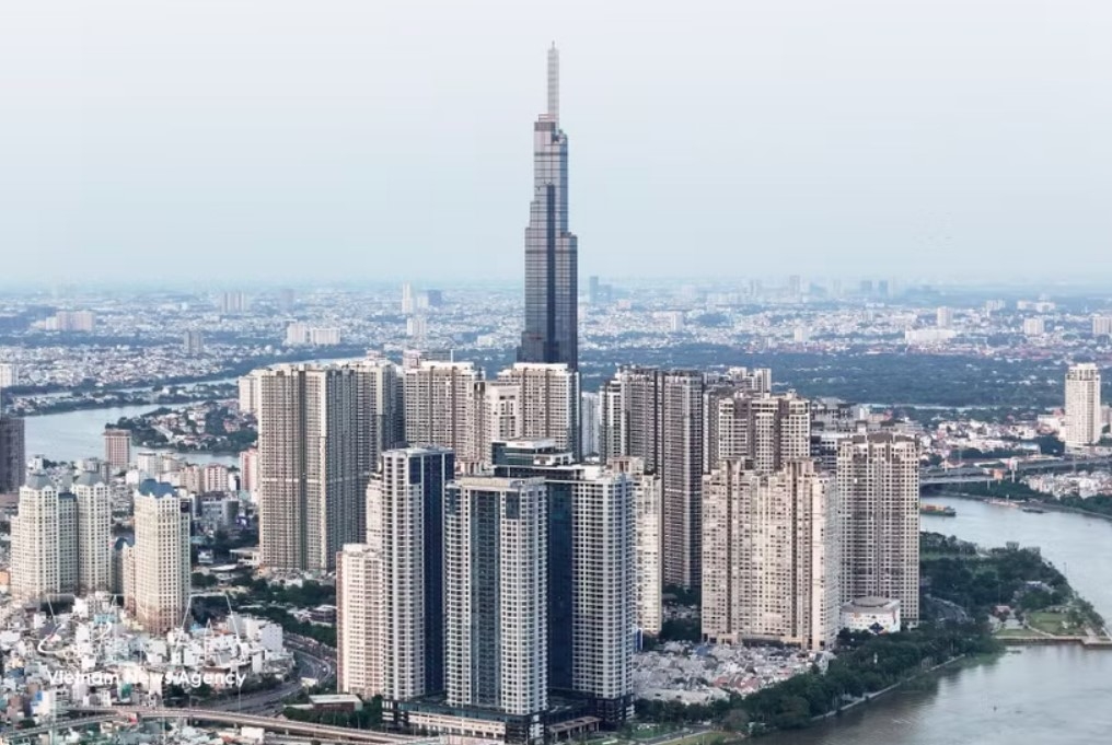 A luxury apartment complex near the centre of Ho Chi Minh City along the Saigon River. (Photo: VNA)