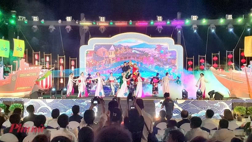 An art performance at the opening ceremony (Photo: phunuonline.com.vn)