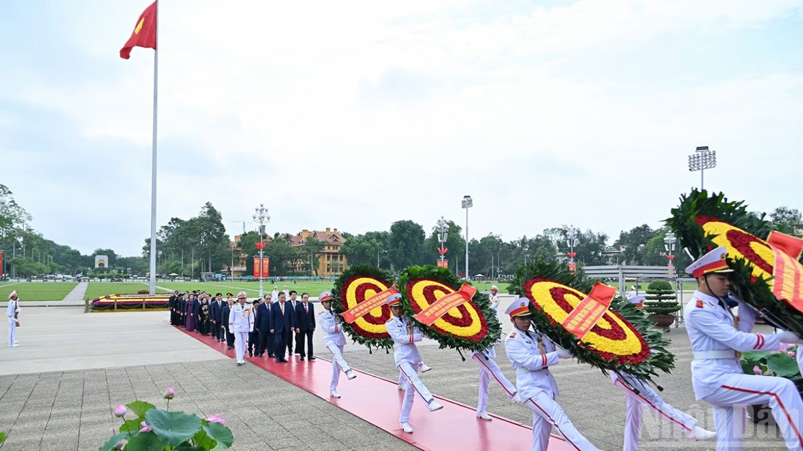 Senior Party and State leaders of Vietnam on May 19 lay wreaths and pay tribute to Ho Chi Minh at his mausoleum in Hanoi on the occasion of the 136th anniversary of the president's birth anniversary (May 19, 1890 – 2026). (Photo: Nhan Dan)