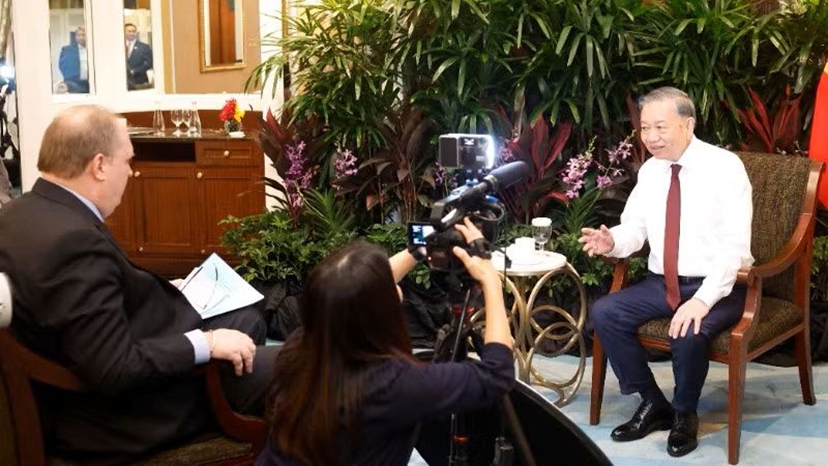 Vietnamese Party General Secretary and State President To Lam in an interview granted to Reuters in Singapore on the sidelines of the Shangri-La Dialogue. (Photo: VNA)