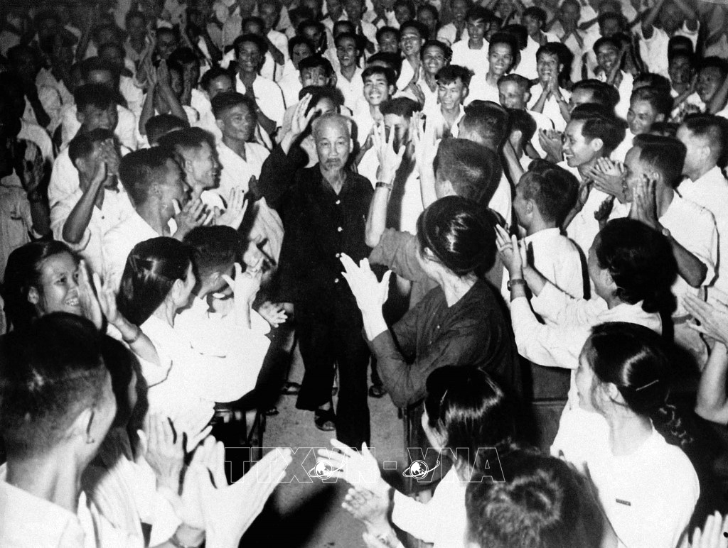 President Ho Chi Minh attends a trade union officials' conference in Northern Vietnam in 1962. (Photo: VNA)
