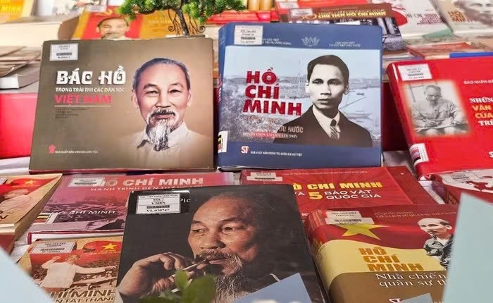 Thousands of archival documents about President Ho Chi Minh are displayed at the Da Nang Library
 (Photo: baovanhoa.vn) 