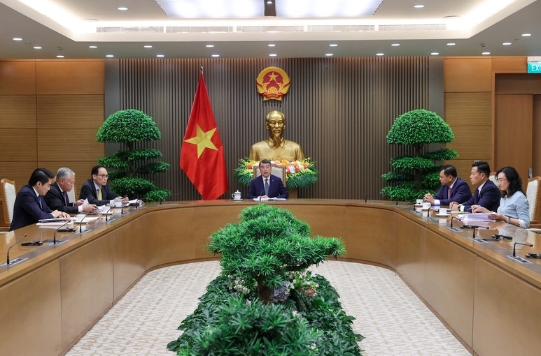 PM Le Minh Hung proposes that the two sides focus on implementing six major directions in the coming period. (Photo: VGP)