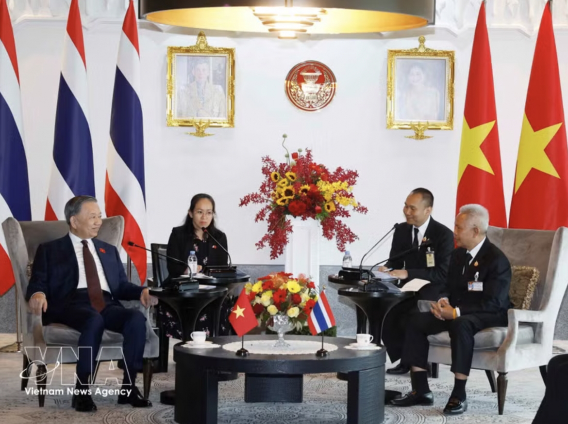 General Secretary of the Communist Party of Vietnam Central Committee and State President To Lam (L) meets with President of the Thai National Assembly and Speaker of the House of Representatives Sophon Saram on May 28. (Photo: VNA)