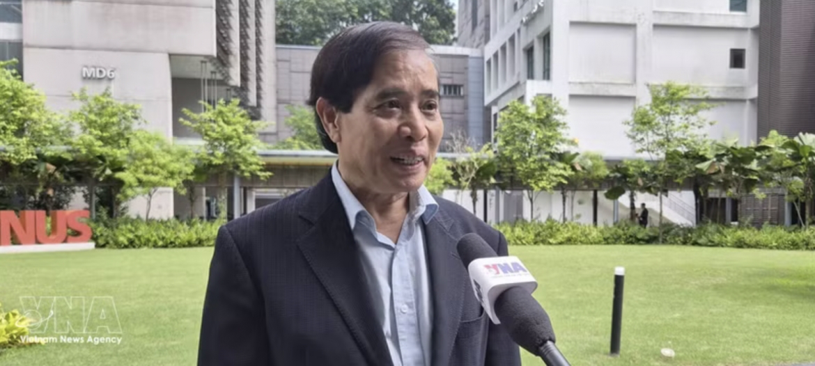 Professor Vu Minh Khuong from the Lee Kuan Yew School of Public Policy talks to the Vietnam News Agency. (Photo: VNA)