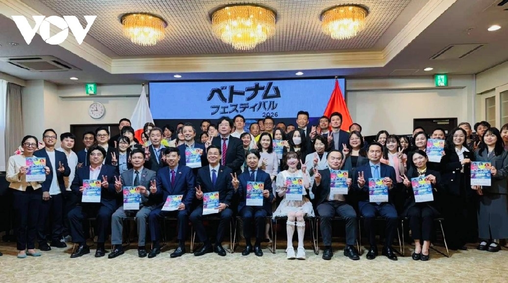 Delegates pose for a group photo 