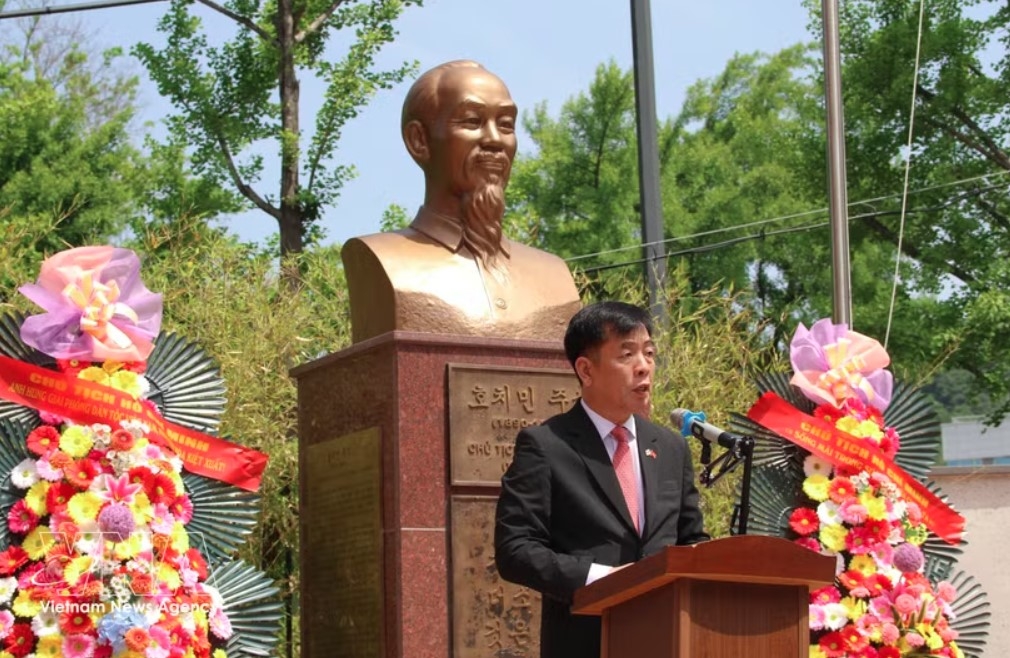 Vietnamese Ambassador to the RoK Vu Ho speaks at the event. (Photo: VNA)
