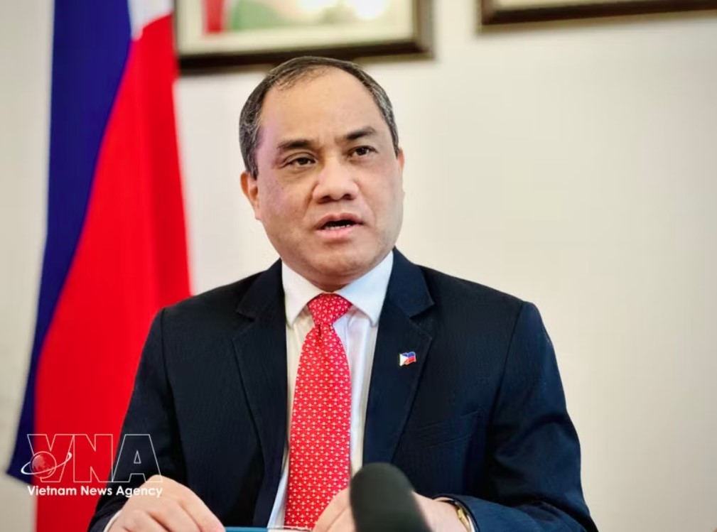 Philippine Ambassador to Vietnam Francisco Noel R. Fernandez III in an interview with the Vietnam News Agency (Photo: VNA)