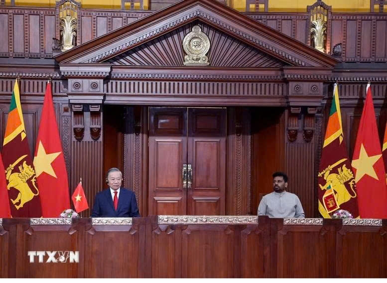 General Secretary and State President To Lam and President Anura Kumara Dissanayake at the press briefing (Photo: VNA)