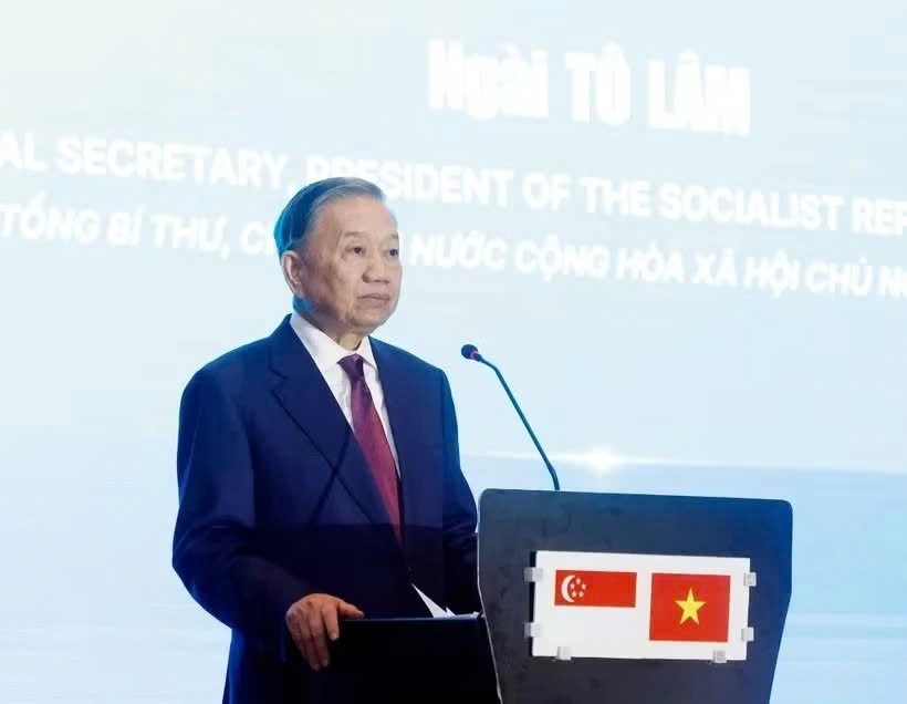 To Lam, General Secretary of the Communist Party of Vietnam and State President, addresses the Vietnam-Singapore technology connectivity forum held in Singapore on May 29. (Photo: VNA)
